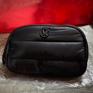 lululemon athletica Black Everywhere Belt Bag Wunder Puff